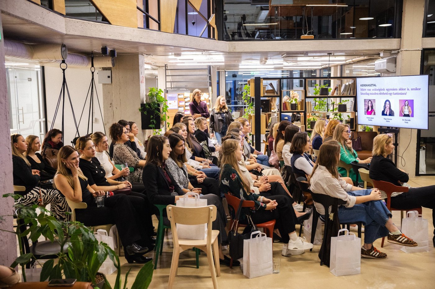 A Business Women's Network kerekasztal közönsége